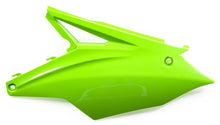 Charger l'image dans la galerie, Green Acerbis side panels for motocross bikes, model 26473-80006, shown mounted on a motorcycle.
