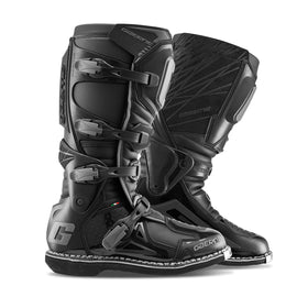 Gaerne Fastback Endurance cycling boots in midnight color, size 11, showing the sleek design and sturdy construction.
