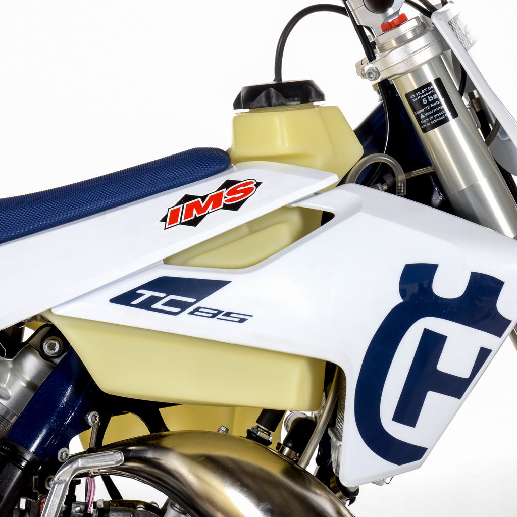 IMS Fuel Tank 2.4 Natural Hus 57-3840, rectangular fuel tank with natural finish, featuring mounting points and fuel inlet.