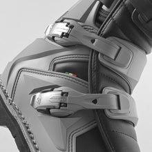 Charger l'image dans la galerie, Gx1 Boots Anthracite/Grey/Red Sz 11