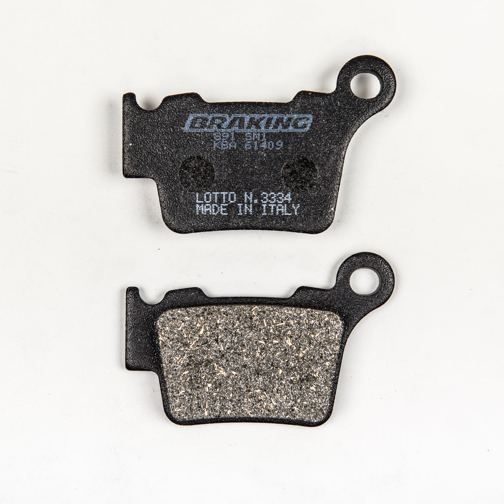 Braking semi-metallic brake pad set for vehicle braking system, branded Braking, with visible metal and friction material components.