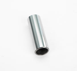 Wiseco piston pin Superfinish 18x52.7x13 for piston kits and components, showing a close-up of the precision-machined metal pin.