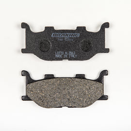 Braking semi-metallic brake pad set for vehicles, branded Braking, with five brake pads shown in the image.