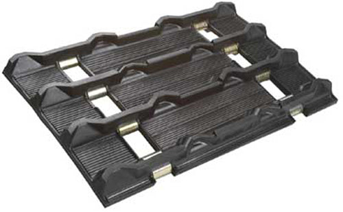Camso Tire 2.52 Pitch Energy Track with 136 x 1.00 width and 15-inch diameter, featuring rugged tread design for traction.