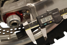 Load image into Gallery viewer, WORKS Axle Blocks Elite Hon Red drive axle blocks, showing bright red color and sturdy construction for bike maintenance and repair.