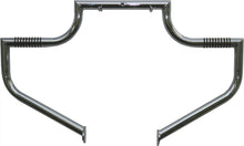 Charger l'image dans la galerie, Chrome engine guard and HD Linbar for Softail models 2000 and up, featuring durable body protection and stylish design.