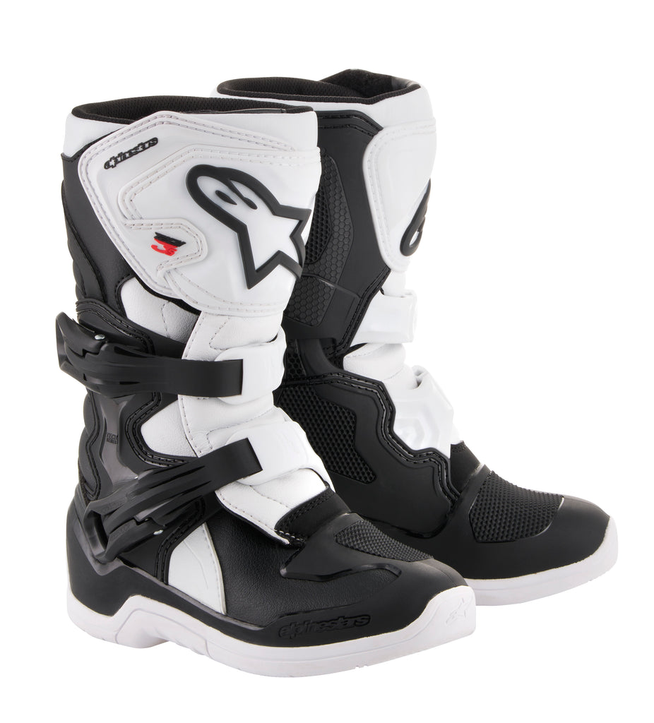 Alpine Star Tech 3s motorcycle boots in black and white, size 01, featuring sturdy design and protective features.