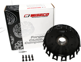 Wiseco clutch basket Hon WPP3064, a durable metal clutch component with intricate gear and fin details for motorcycle performance.