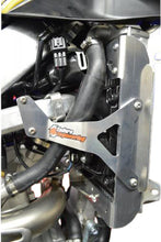 Charger l'image dans la galerie, Enduro Engineering radiator braces for Yamaha motorcycle, black guards protecting the radiator with sturdy construction.