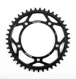 Supersprox steel 43-tooth rear sprocket for Suzuki GSX-R750, black 525 chain size, durable motorcycle part.