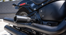 Charger l'image dans la galerie, Brawler Bag Gaurds M8 Softail `18 24